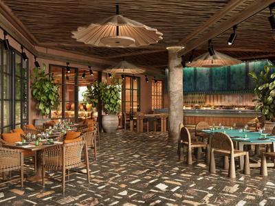 Accogliente area ristorante moderna con mobili in legno e grandi finestre.