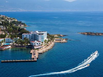 Le Bleu Hotel & Resort
