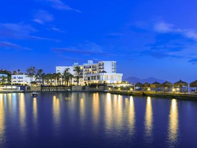 Le Bleu Hotel & Resort