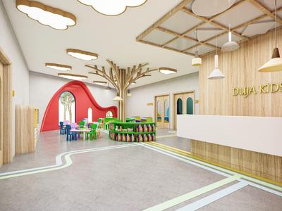 Heller Kindergartenraum mit roten Bogen, Baumdeko, Spieltischen und moderner Holztheke.