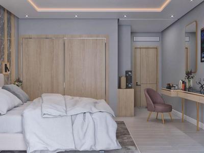 Modernes Hotelzimmer mit Doppelbett, Schrank, Schreibtisch und Fernseher.