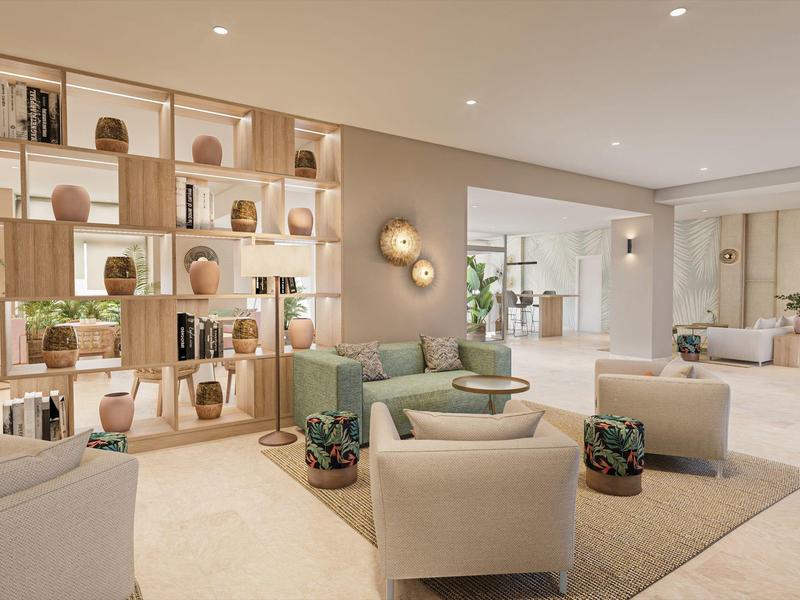 Helles Wohnzimmer mit modernen Möbeln, großem Regal und warmen, neutralen Farben.