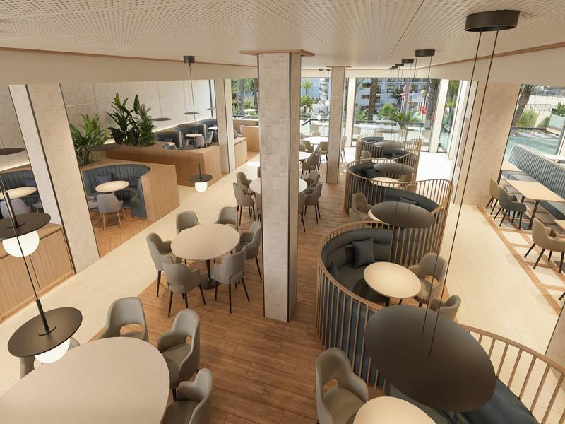 Moderne Cafeteria mit runden Tischen, grauen und schwarzen Stühlen, hellen Wänden und Holzfußboden.