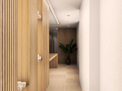 Schmaler Flur mit hellem Boden, minimalistischer Holzvertäfelung links und weißer Wand rechts.