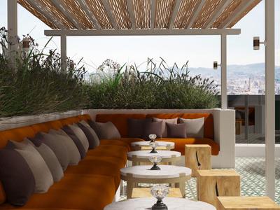 Gemütliche Terrasse mit brauner Polsterecke, Holztischen und Holzstühlen unter Holzlamellendach.