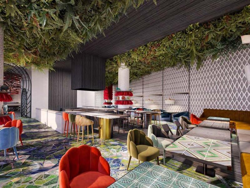 Moderner Wohnraum mit farbenfrohen Sesseln, großen Fenstern und Pflanzen an der Decke.