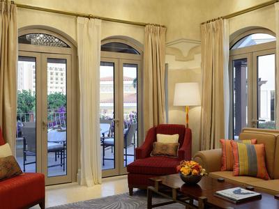 The Ritz-Carlton Abu Dhabi, Grand Canal
