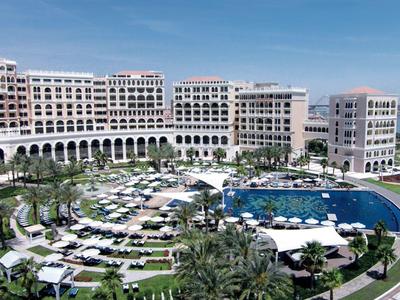 The Ritz-Carlton Abu Dhabi, Grand Canal