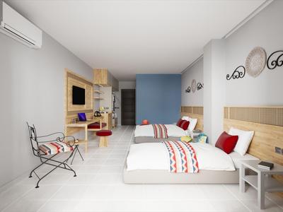 Helles Hotelzimmer mit zwei Einzelbetten, Holzdetails und modernem Arbeitsplatzbereich.