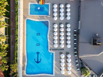 Sailor's Beach Club