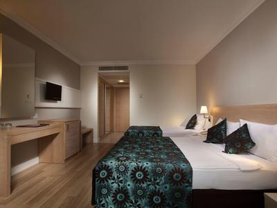 Side Aluna Hotel