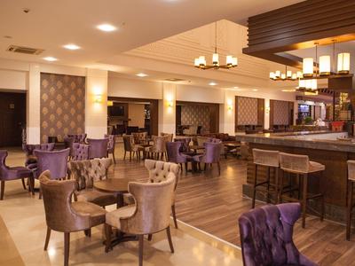 Side Aluna Hotel