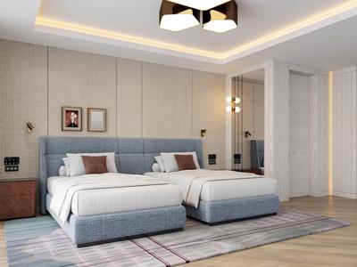 Moderne hotelkamer met twee eenpersoonsbedden, grijze gestoffeerde hoofdborden en houten vloer.