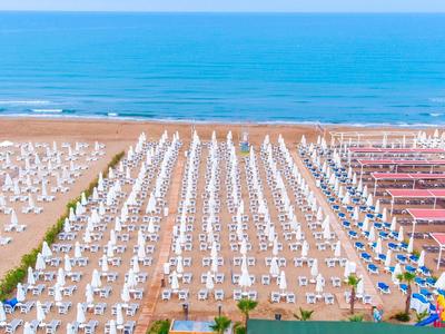Dream World Resort & Spa