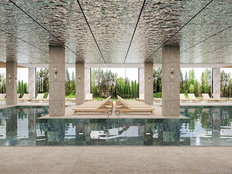 Piscina interior moderna con columnas, tumbonas y grandes ventanales con vista al jardín.