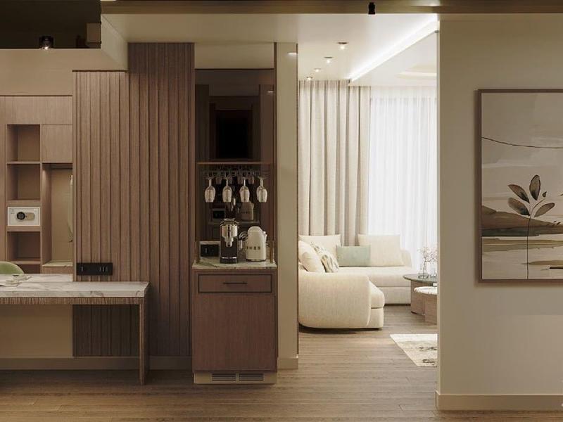 Suite de hotel lujosa con escritorio, armario y dormitorio contiguo.