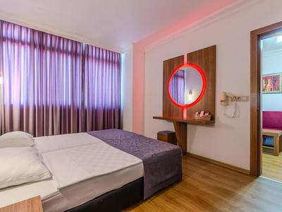 Bonapart Sealine Hotel