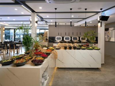 Modern buffet with fresh vegetables and salads in a bright restaurant.