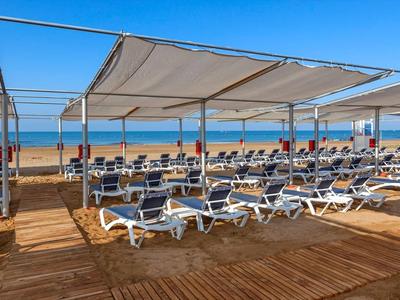 Glamour Resort & Spa
