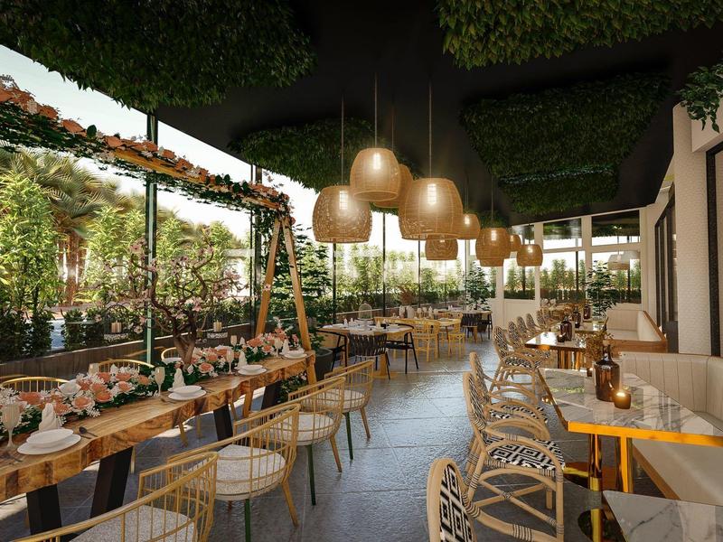 Terrasse de restaurant élégante avec tables en bois, chaises, et plantes vertes suspendues.