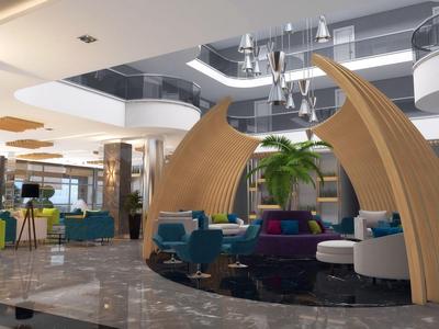 Moderne hotel lounge met gebogen houten structuur, comfortabele zitplaatsen en decoratieve kroonluchter.