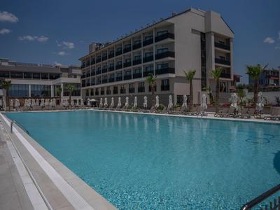 Avia Resort & Spa