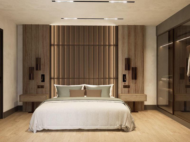 Modernes Schlafzimmer mit großem Bett, Holzboden, beleuchteten Nachttischen und Glas-Kleiderschrank.