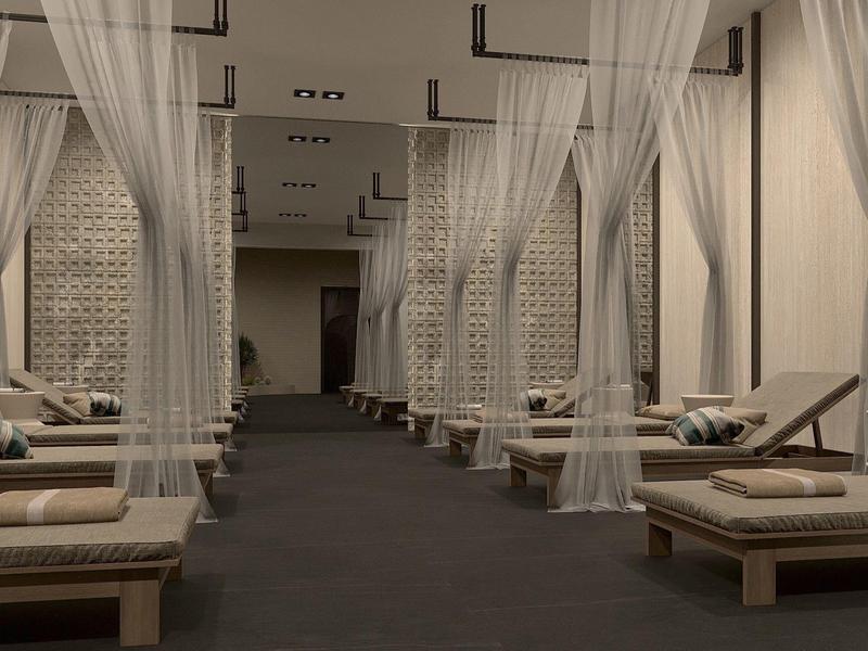 Moderner Wellnessraum mit Holzbänken, dünnen weißen Vorhängen und gedämpfter Beleuchtung.