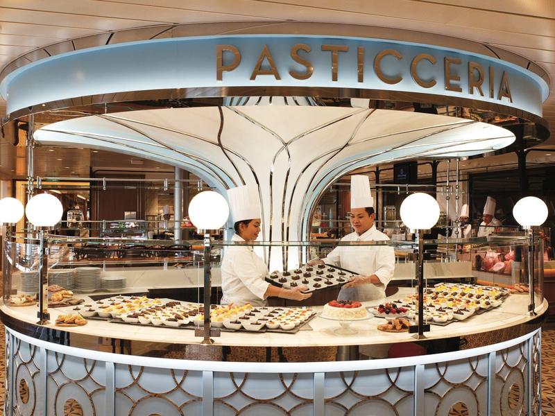 Pasticceria moderne avec comptoir rond et pâtisseries exposées dans un hôtel élégant