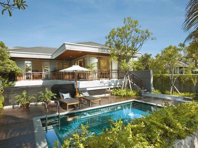 Modern bungalow with terrace and small pool in a green garden.