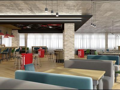 Moderner Hotelrestaurantbereich mit Sitzbänken, Stühlen und gedeckten Tischen unter einer Beton­decke.