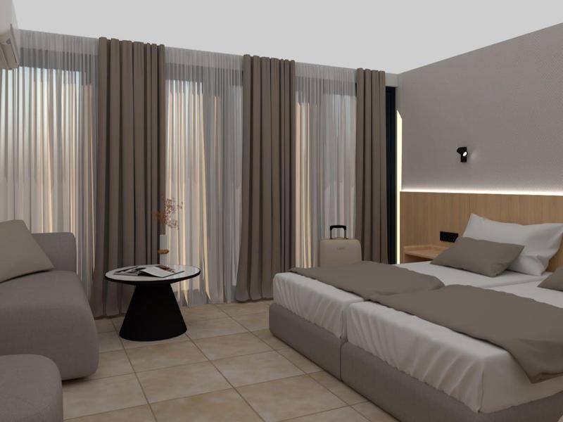 Moderně zařízený hotelový pokoj s manželskou postelí, sedací částí a velkými okny se závěsy.