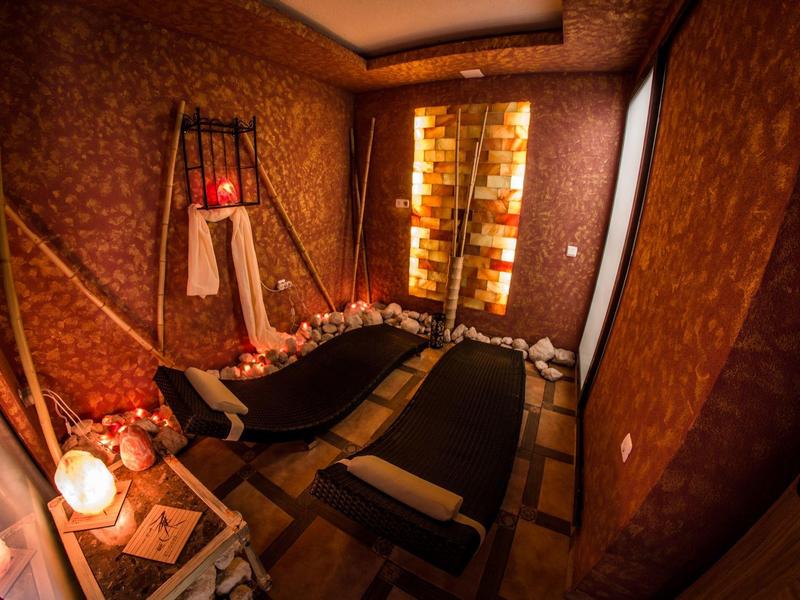 Cozy wellness room with two black lounge chairs and relaxing lighting.