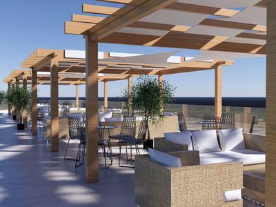 Moderner Außenbereich mit hölzernen Pergolen, Sitzgruppen und Meerblick unter klarem Himmel.