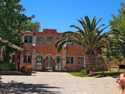 Eden Village Colostrai