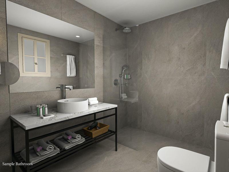 Modernes Badezimmer mit großem Spiegel, Waschbecken auf Metallgestell und offener Regalfächer darunter.