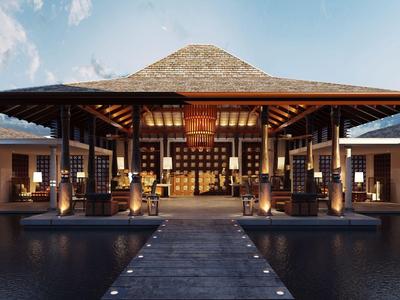 Moderner Hotel-Eingang mit beleuchteten Pfaden und reflektierendem Wasserbecken bei Dämmerung.