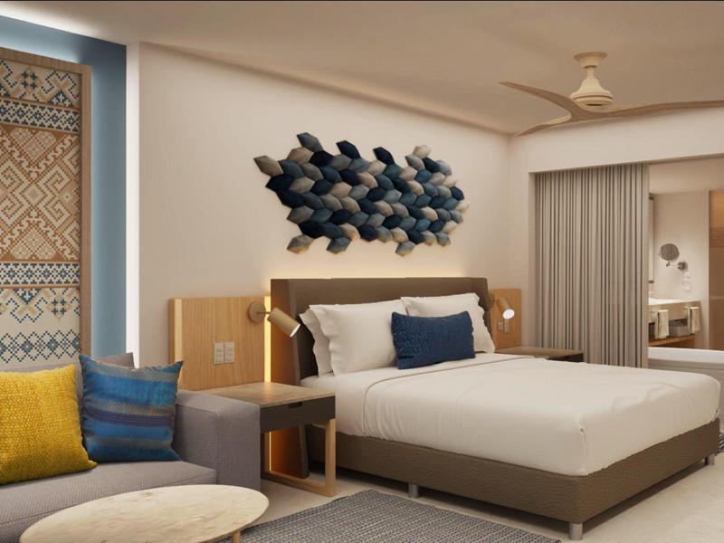 Modernes Schlafzimmer mit Doppelbett, blauer und gelber Dekoration und Wandkunst aus Metall.