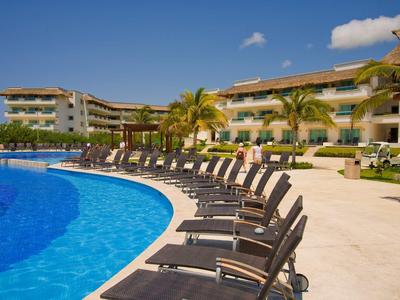 BlueBay Grand Esmeralda