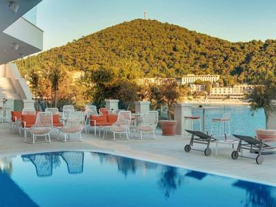 Hotel More