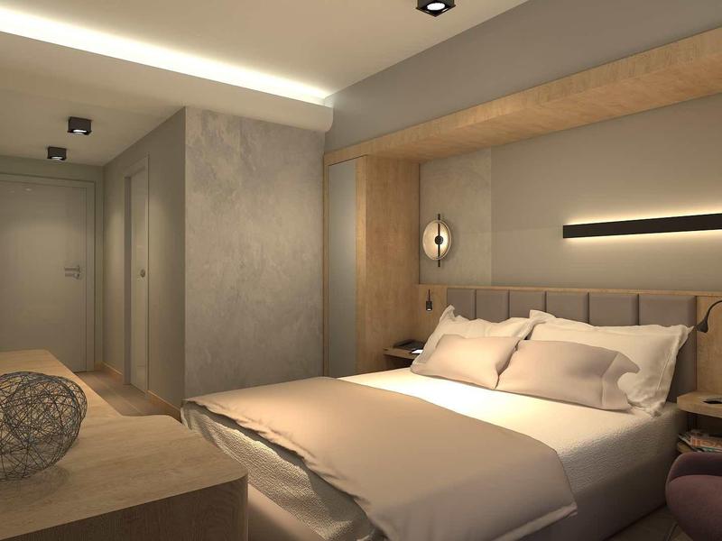 Modernes Schlafzimmer mit Doppelbett, Holzrahmen, beiger Bettwäsche und warmem Licht.