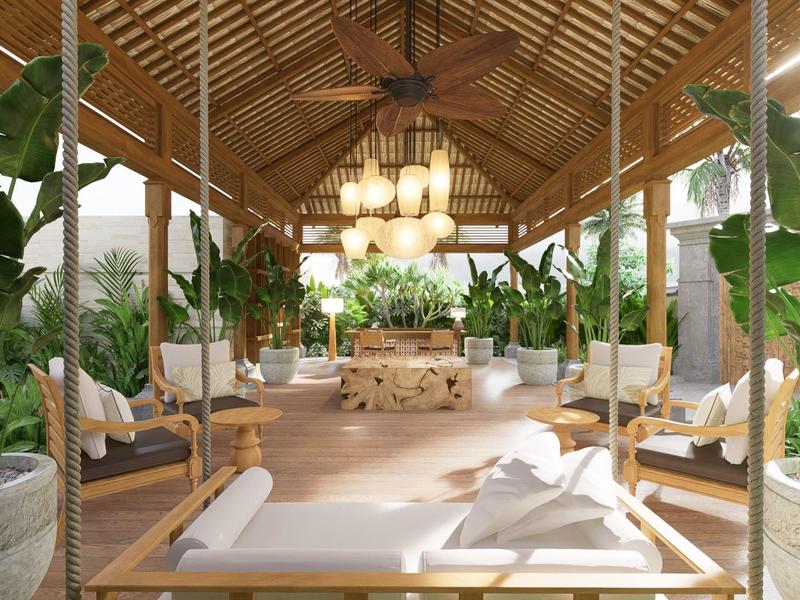 Offener Raum mit Holzdach, hängenden Lampen, Pflanzen und gemütlichen Holzschaukeln mit Kissen.