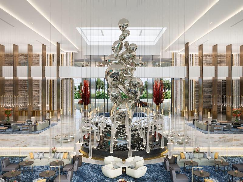 Großer heller Raum mit moderner Dekoration, zentraler beleuchteter Plastik, blauen Teppichen, weißen Möbeln.