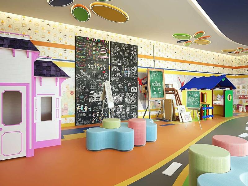 Buntes, modernes Kinderspielzimmer mit kleinen Häusern, Sitzkissen und bemalter Wand.