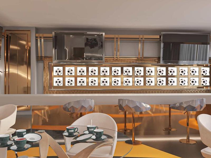 Moderner Gastraum mit weißen Stühlen, Holztischen, grau-orangen Wandfliesen und großer Belüftungsanlage.