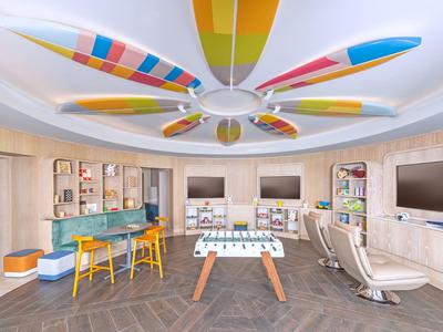 Moderner Aufenthaltsraum mit Tischkicker, Barhockern und buntem Deckenventilator.