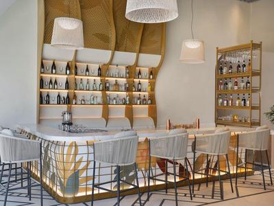 Moderne hotelbar met witte stoelen en goed gevulde bar in warm licht