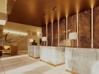 Moderner Hotellobby mit stilvollen Holzakzenten und entspannender Atmosphäre.
