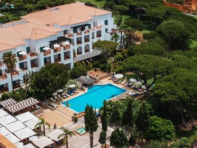 Pine Cliffs Hotel, a Luxury Collection Resort