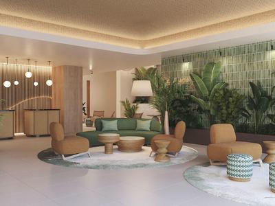 Moderner Wohnbereich mit grüner Wand, braunen Sesseln und runden Teppichen in hellem Raum.